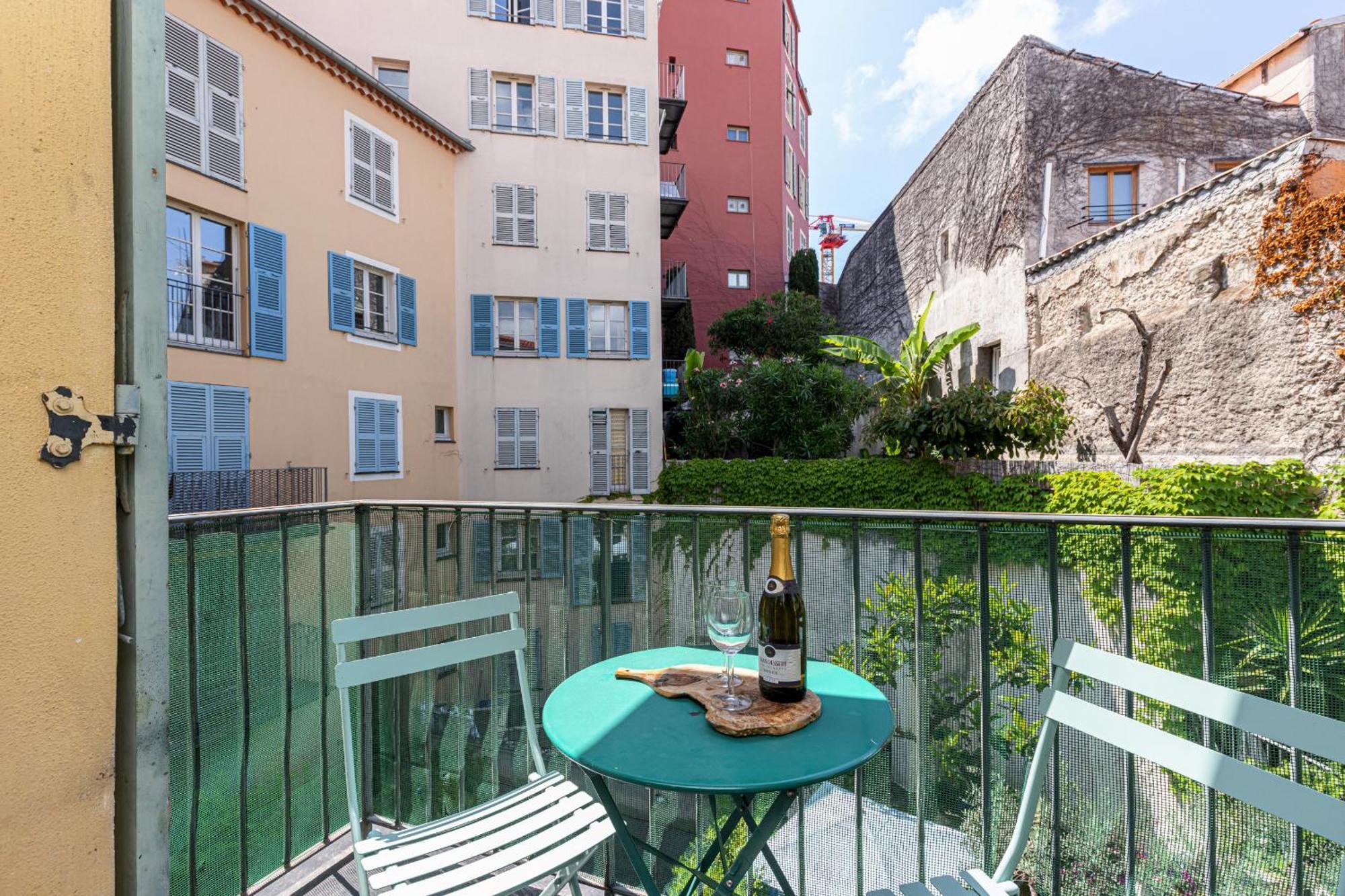 Appartement 2 Bdrs & Parking In The Old Town !