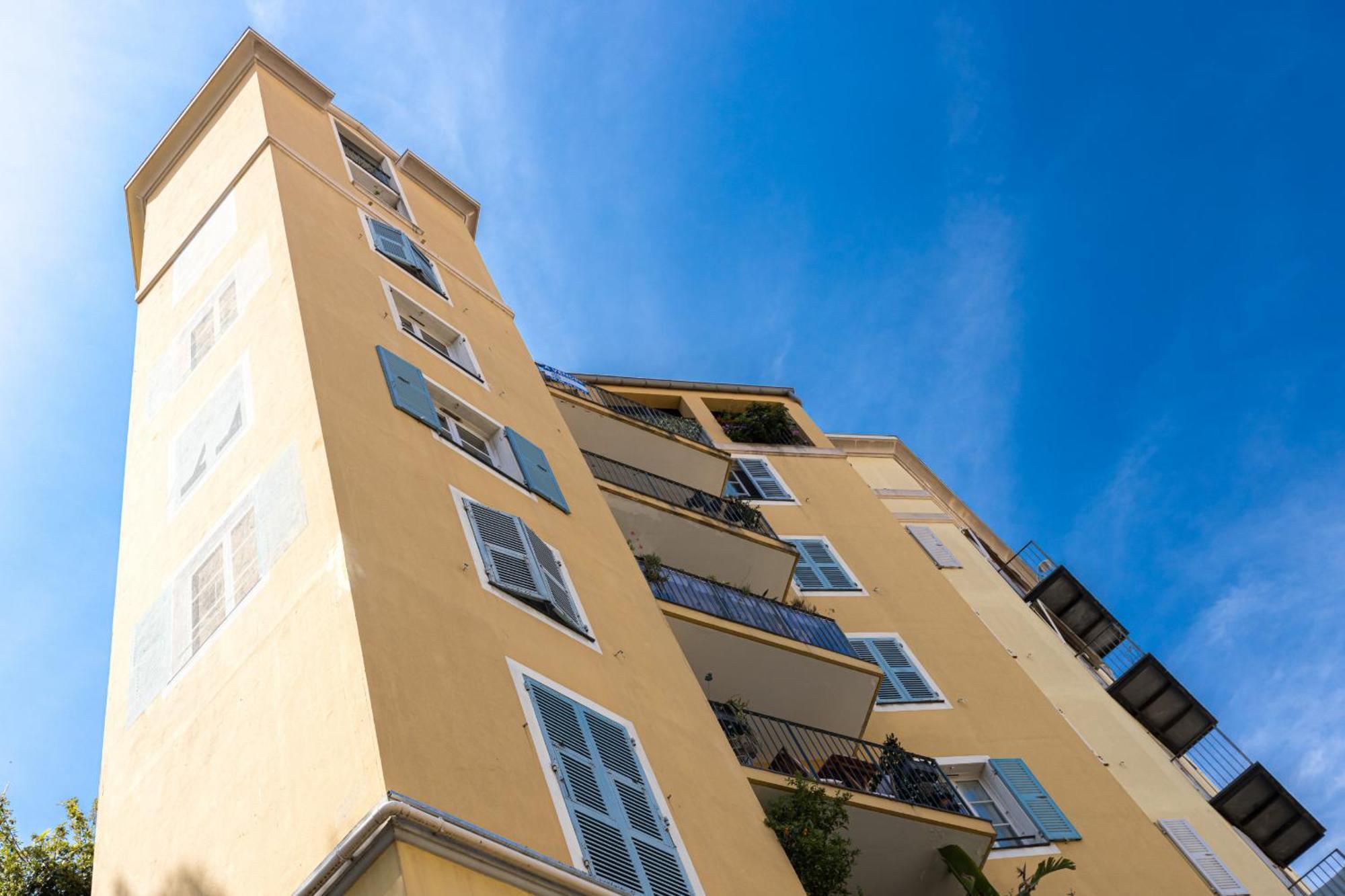2 Bdrs & Parking In The Old Town ! Appartement *