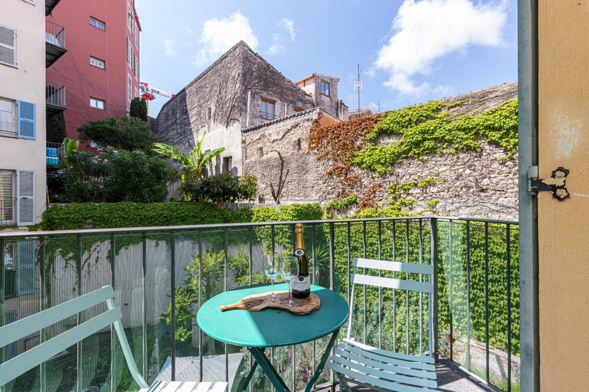 2 Bdrs & Parking In The Old Town ! Appartement Nice