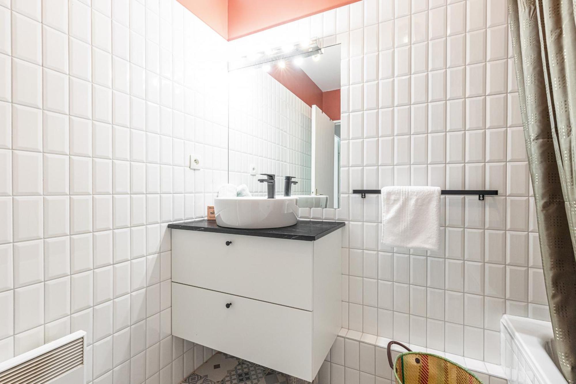 Appartement 2 Bdrs & Parking In The Old Town ! *