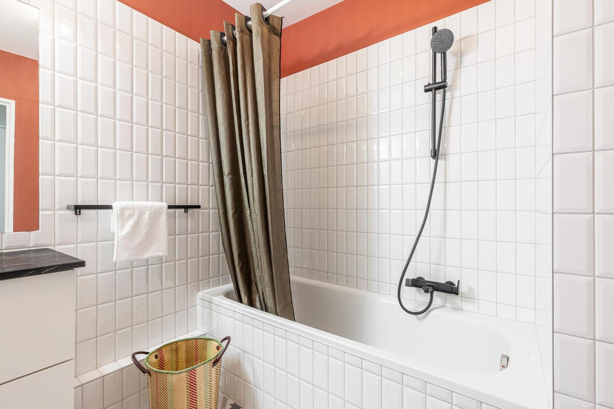2 Bdrs & Parking In The Old Town ! Appartement